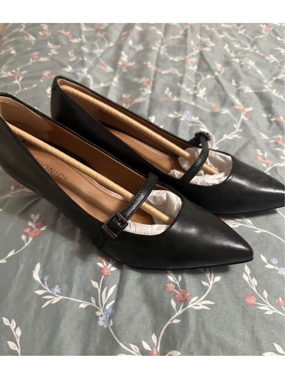 Vionic Black Leather Mary Jane Kitten Heel Pumps size 7